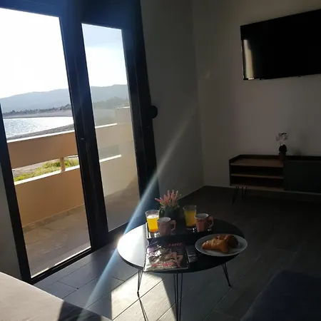 Apartment Sea Breeze 2