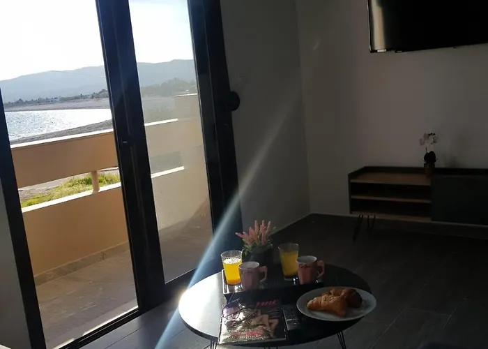 Apartment Sea Breeze 2